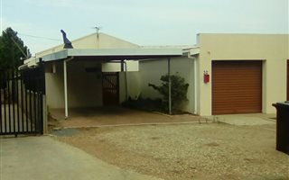 2 Bedroom House in Roux Park