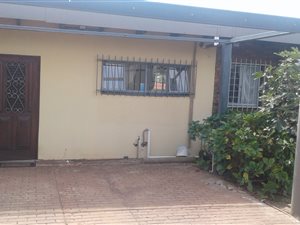 1 Bed Flat in Waterkloof Glen