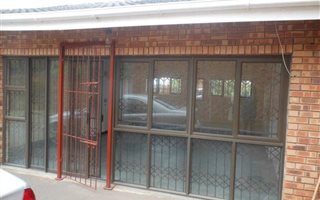 1 Bedroom Flat in Shallcross