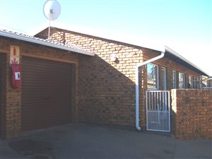2 Bed Townhouse in Dan Pienaarville