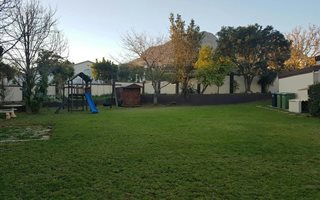 930 m² Land available in Golden Hill