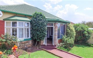 3 Bedroom House in Kensington