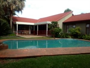 5 Bed House in Flora Gardens