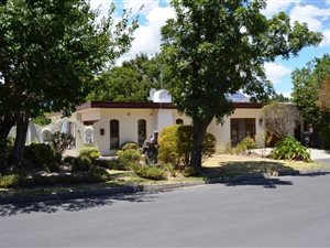 5 Bed House in Vrykyk