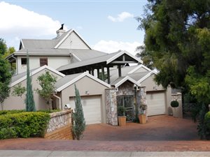 6 Bed House in Woodhill