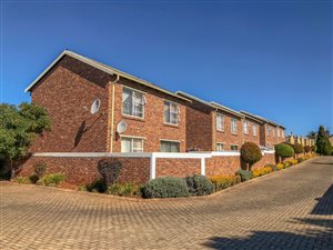 2 Bed Apartment in Heuwelsig Estate