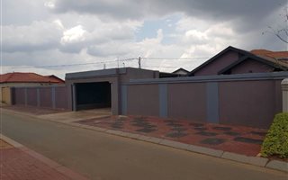 2 Bedroom House in Dobsonville