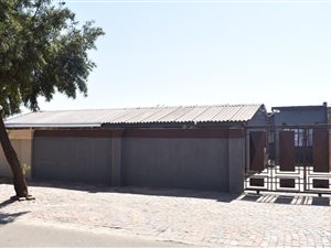 5 Bed House in Zola