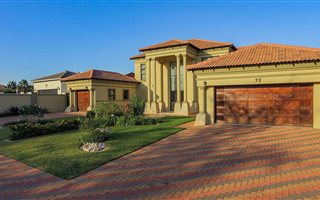 5 Bedroom House in Midlands Estate