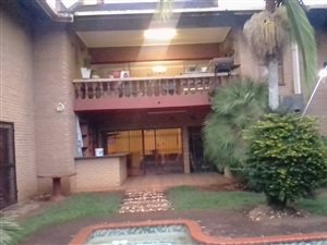 5 Bed House in Panorama