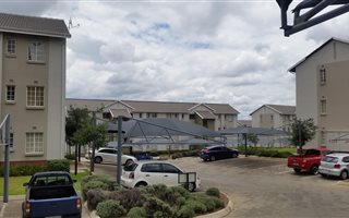 2 Bedroom Apartment in Die Hoewes