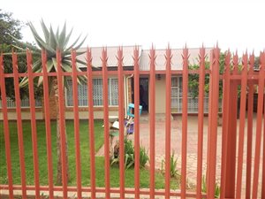 3 Bed House in Quellerie Park