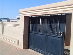 3 Bed House in Protea Glen