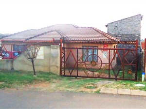3 Bed House in Clayville