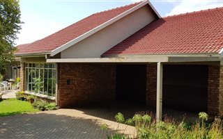 4 Bedroom House in Gholfsig