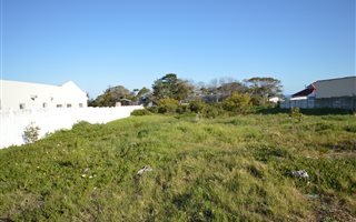 1015 m² Land available in Kleinmond