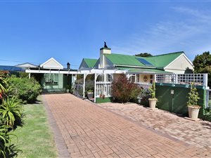 4 Bed House in Westcliff