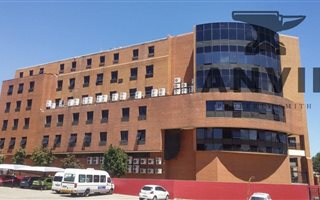 500 m² Office Space in Olievenhoutbos