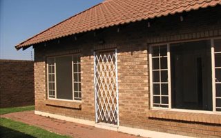 2 Bedroom Townhouse in Bronkhorstspruit