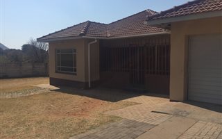 3 Bedroom Flat in Protea Park
