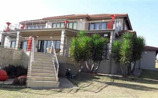 4 Bedroom House in Naauwpoort