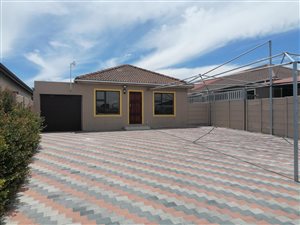 3 Bed House in Hagley