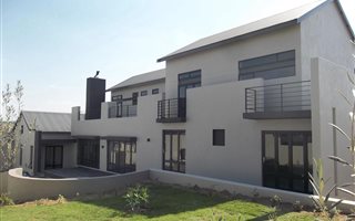 4 Bedroom House in Waterfall Country Estate