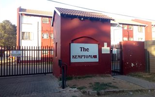 2 Bedroom Flat in Kempton Park Central