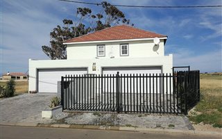 3 Bedroom House in Fairview Golf Estate
