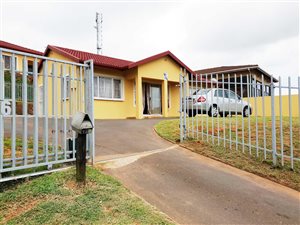 2 Bed House in Lotus Park