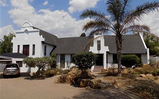 4 Bedroom House in Sundowner
