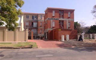 2 Bedroom Flat in Grahamstown Central