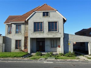 5 Bedroom House in Pelikan Park