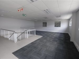994 m² Industrial space in Louwlardia