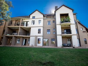 1 Bed Apartment in Zwartkop Golf Estate