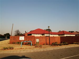485 m² Land available in Denneoord