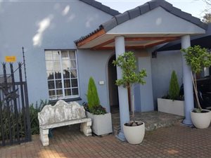 5 Bed House in Glen Marais