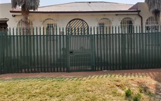 3 Bedroom House in Roodepoort North