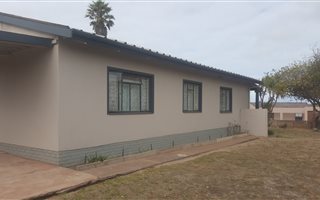 4 Bedroom House in Vredenburg