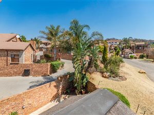 3 Bed Townhouse in Meyersdal
