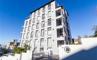 2 Bedroom Apartment in Green Point