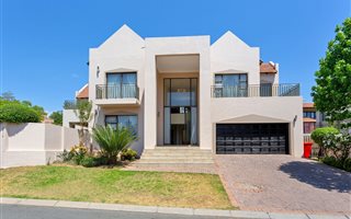 4 Bedroom House in Dainfern Valley