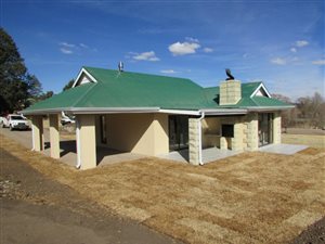 2 Bed Townhouse in Clarens Golf And Trout Estate