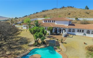 4 Bedroom House in Hartzenbergfontein