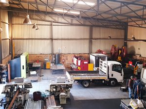 678 m² Industrial space in Laser Park