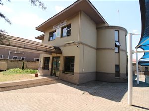 991 m² Commercial space in Vereeniging Central