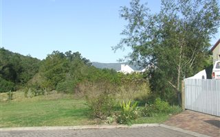 777 m² Land available in Green Pastures