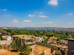 1898 m² Land available in Bedfordview