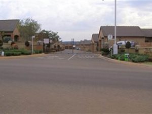 3 Bedroom Townhouse in Mooikloof Ridge
