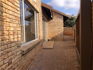 3 Bed Townhouse in Kanoniers Park